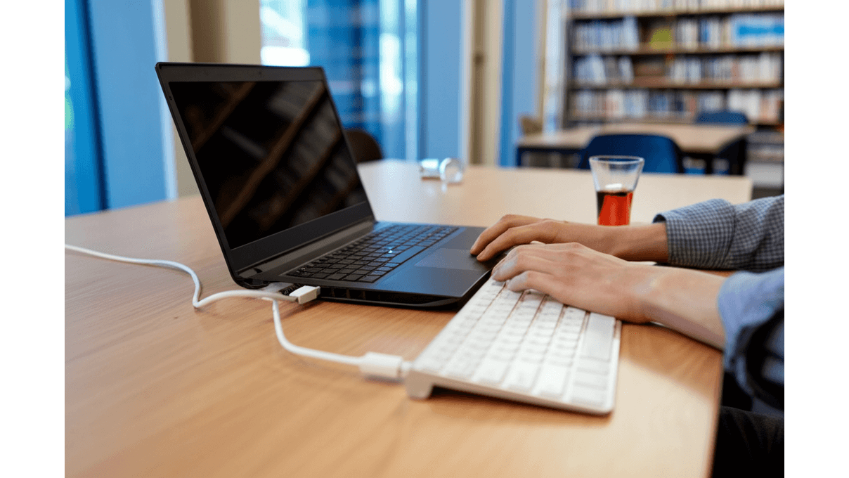 延長筆電壽命_外接鍵盤避免鍵盤損壞_MacBook_Pro維修費省18000-25000元